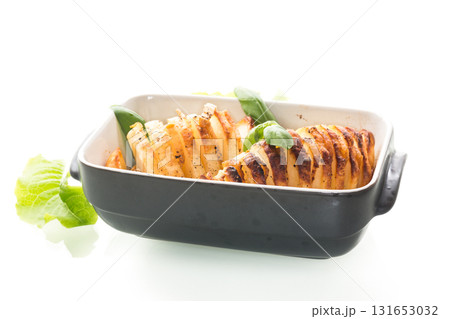 Classic potatoes with lard, baked until golden brown 131653032