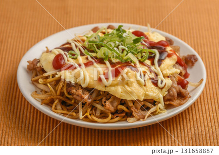 ふっくら卵のオムソバ ふっくら卵のオムソバ 131658887