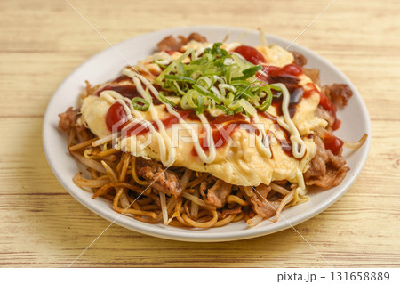 ふっくら卵のオムソバ 131658889