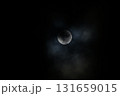 雲に隠れた月 131659015