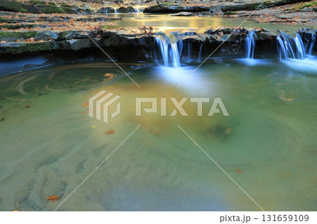 秋の養老渓谷の風景 131659109