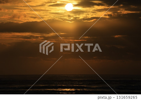 九十九里浜からの日の出の風景 131659265