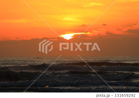 九十九里浜からの日の出の風景 九十九里浜からの日の出の風景 131659292