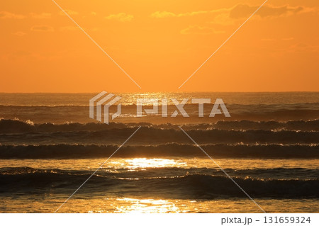 九十九里浜からの日の出の風景 131659324