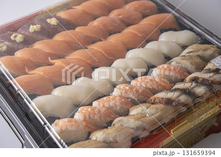 美味しそうなお寿司のセット 美味しそうなお寿司のセット 131659394