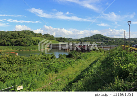 ダム湖側からの四十四田ダム 131661351