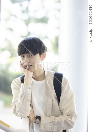 読書する学生 131661456