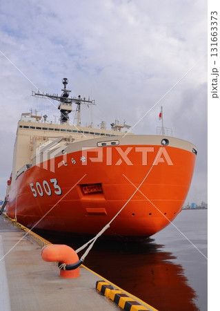 一般公開イベント中の南極観測船 2代目 しらせ（名古屋港） 131663373