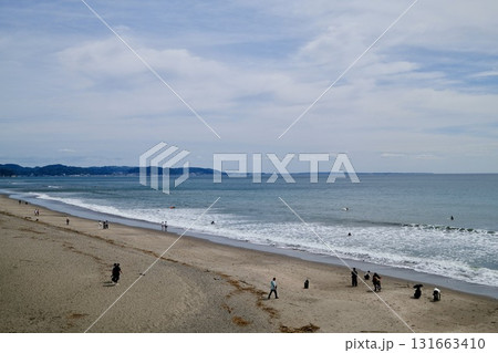 青空と海と砂浜 131663410