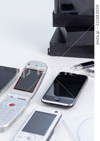 ガラケーとUSBとハードディスク 131663939
