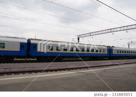 アルマトイ2駅のプラットホーム　カザフスタン 131665051