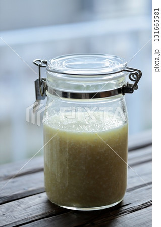 乾燥麹を使った混ぜたばかりの自家製レモン塩麹 131665581