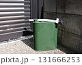 緑色のガソリン用携行缶 131666253