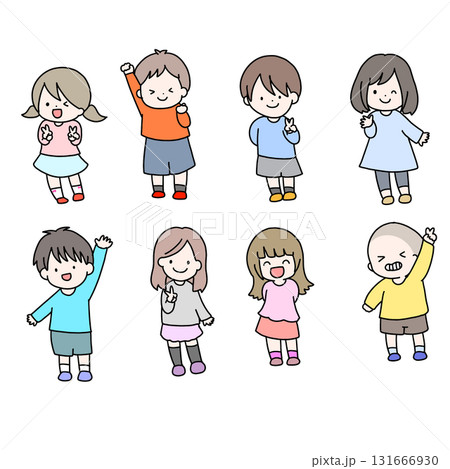 笑顔でポーズをとる子どもたち 131666930