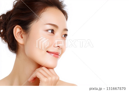 肌が綺麗な大人女性 131667870