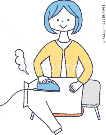 アイロンをかける女性 131667941