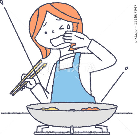 料理中に油がはねて困る女性 料理中に油がはねて困る女性 131667947