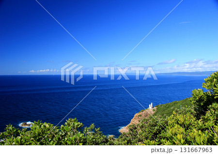 足摺半島から見る青い海と青い空 足摺半島から見る青い海と青い空 131667963