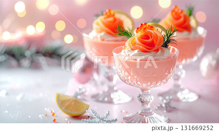 クリスマス 薔薇のお花の形のサーモンを飾ったスモークサーモンのムース クリスマス 薔薇のお花の形のサーモンを飾ったスモークサーモンのムース 131669252