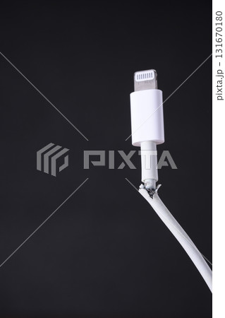 断線したケーブル 断線したケーブル 131670180