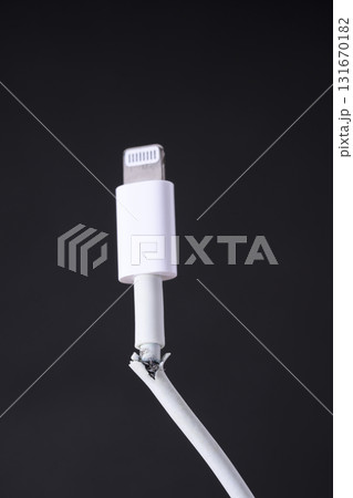 断線したケーブル 131670182