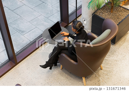 Businesswoman working on a laptop 131671346