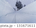 豪雪地域の雪の壁 131671611
