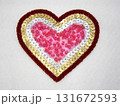 赤いハート　ビーズとスパンコール  横 131672593