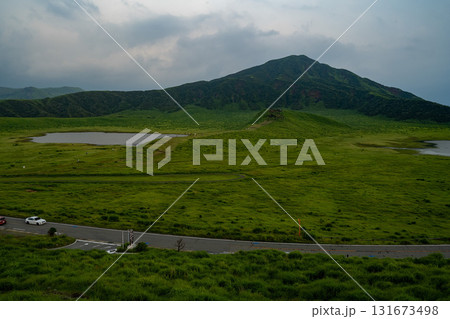 阿蘇・草千里の牧歌的な風景 131673498