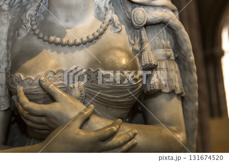 statue of queen Marie-antoinette in basilica of saint-denis, France statue of queen Marie-antoinette in basilica of saint-denis, France 131674520