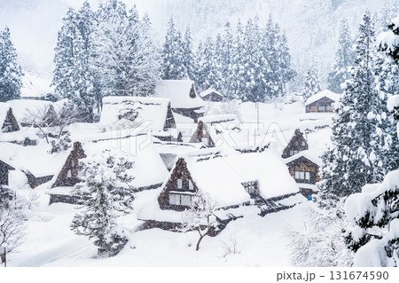 五箇山 雪の降る相倉合掌造り集落 131674590
