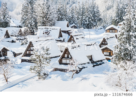 五箇山 雪晴れの相倉合掌造り集落 131674666