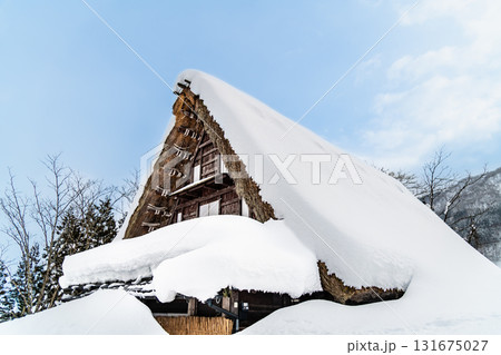 五箇山 相倉合掌造り集落　雪化粧した民家 131675027