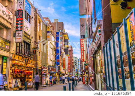 日本の東京都市景観 新橋・新橋SL広場前の飲み屋街などを望む=10月2日 日本の東京都市景観 新橋・新橋SL広場前の飲み屋街などを望む=10月2日 131676384