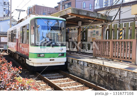 三ノ輪橋駅に停車している東京さくらトラムの電車 三ノ輪橋駅に停車している東京さくらトラムの電車 131677108