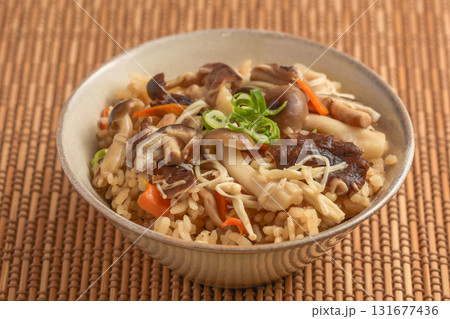 秋の味覚　キノコご飯 131677436