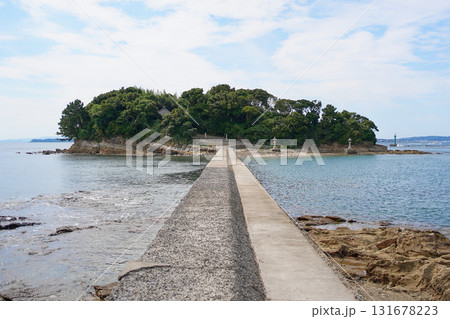 愛知県佐久島 筒島への道がつくる美しい構図 愛知県佐久島 筒島への道がつくる美しい構図 131678223