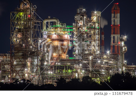 四日市の工場夜景《焼津突堤より望む塩浜地区 昭和四日市石油》 131679478