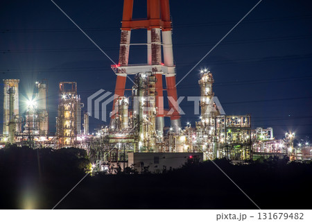 四日市の工場夜景《焼津突堤より望む塩浜地区 昭和四日市石油》 131679482