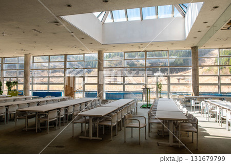 スキー場にあるレストハウスの食堂 131679799