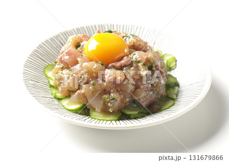 イナダのユッケを白背景で撮影 131679866