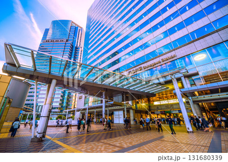 日本の東京都市景観 品川駅やオフィスビル群などを望む 日本の東京都市景観 品川駅やオフィスビル群などを望む 131680339