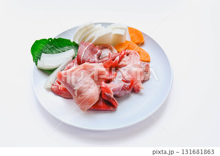 牛すじ肉と野菜 131681863
