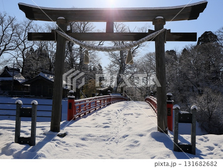 冬晴れの故郷の朝の神社 冬晴れの故郷の朝の神社 131682682