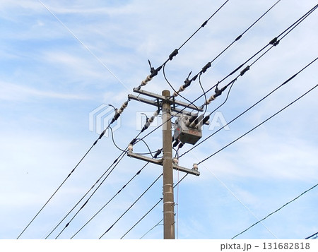 電柱と開閉器 131682818
