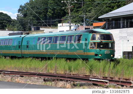 豊後森機関庫公園前を走る「ゆふいんの森号」 豊後森機関庫公園前を走る「ゆふいんの森号」 131682975
