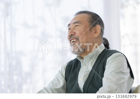笑顔の70代の男性 笑顔の70代の男性 131682979
