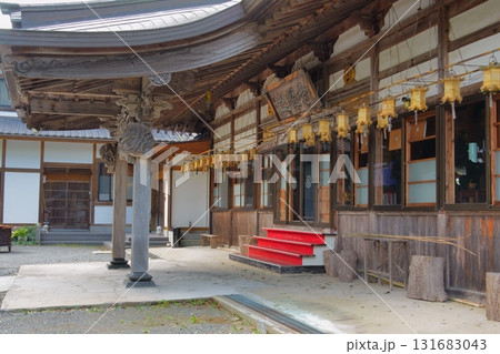 松凉寺本堂の唐破風と金灯籠 松凉寺本堂の唐破風と金灯籠 131683043