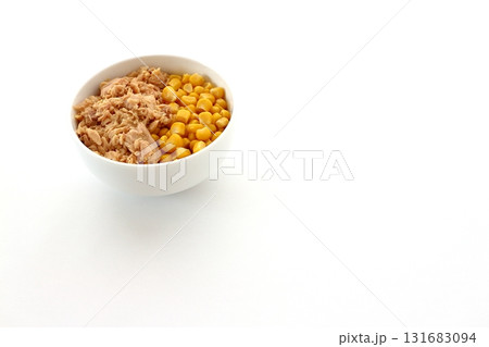 白背景のツナコーン 131683094