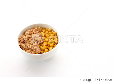 白背景のツナコーン 白背景のツナコーン 131683096